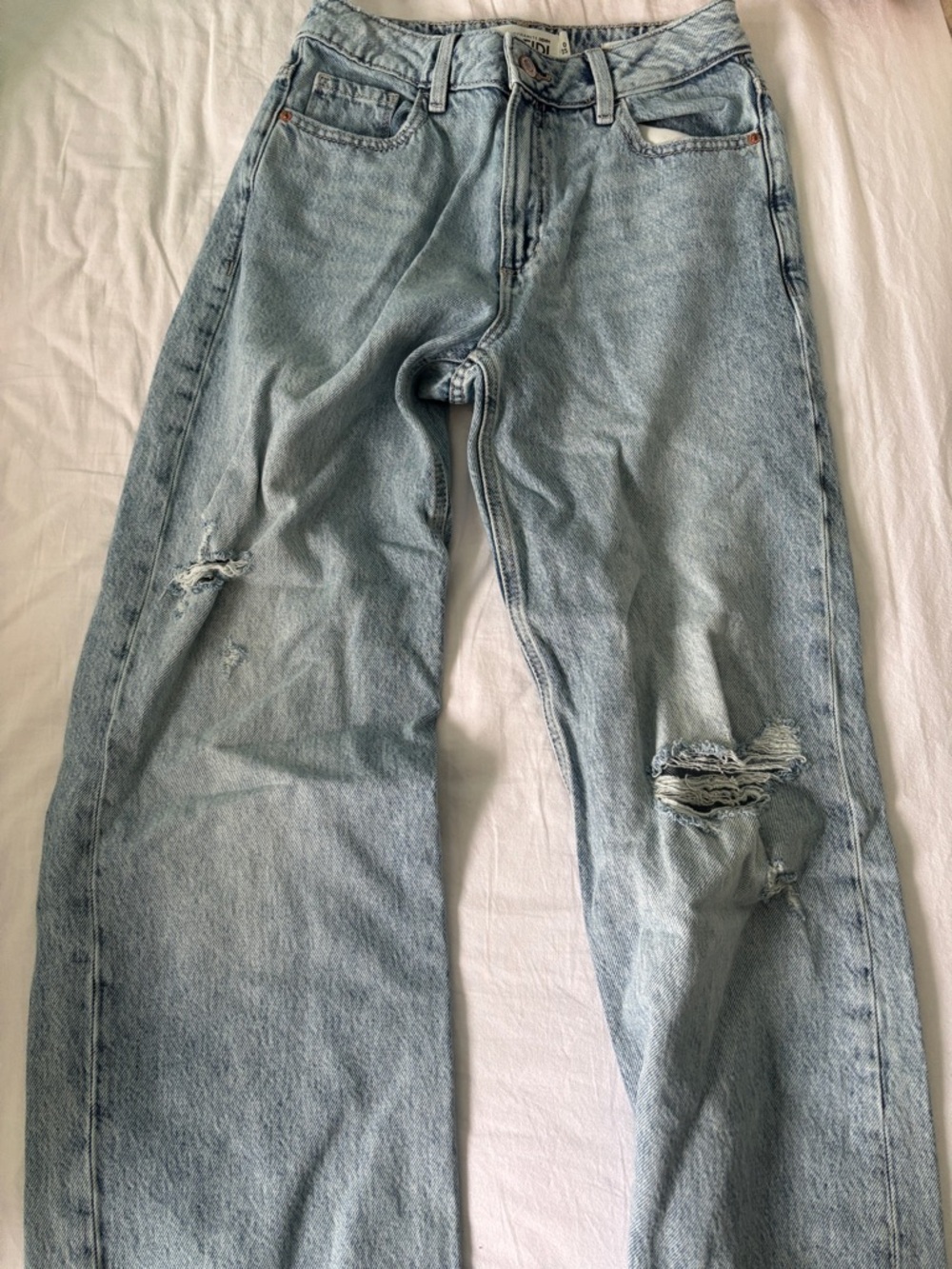 Dynamite Light Blue Relaxed Distressed Women’s Jeans